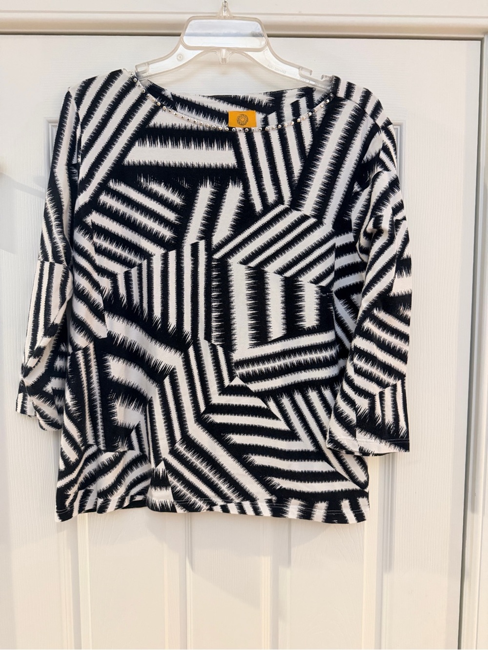 Ladies Size Large "Ruby Rd." Black & White Geometric Boatneck Tunic GUC